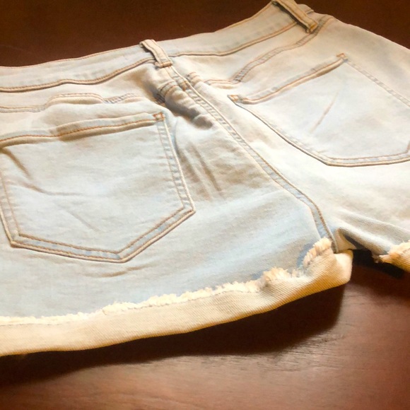 SO Jean Shorts. Size women’s 13/31W. - Picture 2 of 3